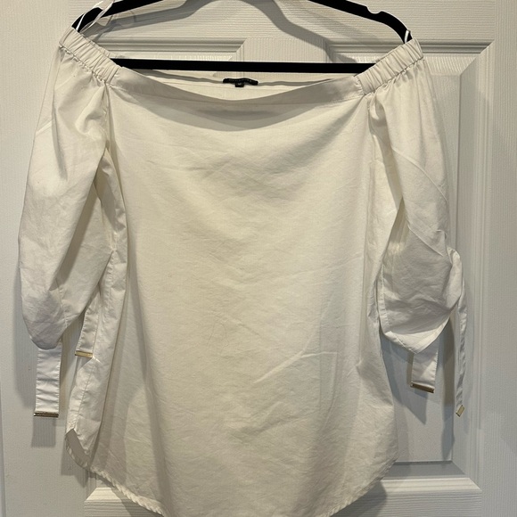 ⚡️2/$25⚡️ Minimalist Chic Off-Shoulder Cotton White Top | EUC | Sz S - Picture 3 of 8